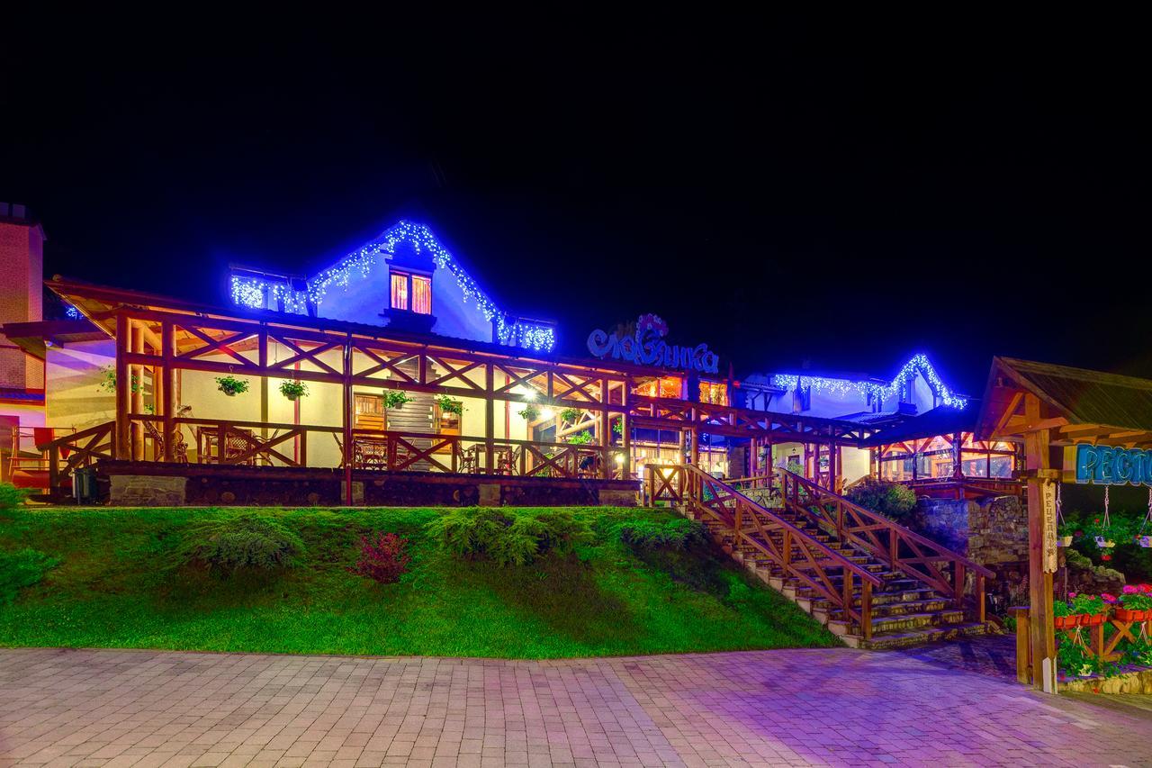 Slovyanka Hotel สลาฟสเก ภายนอก รูปภาพ