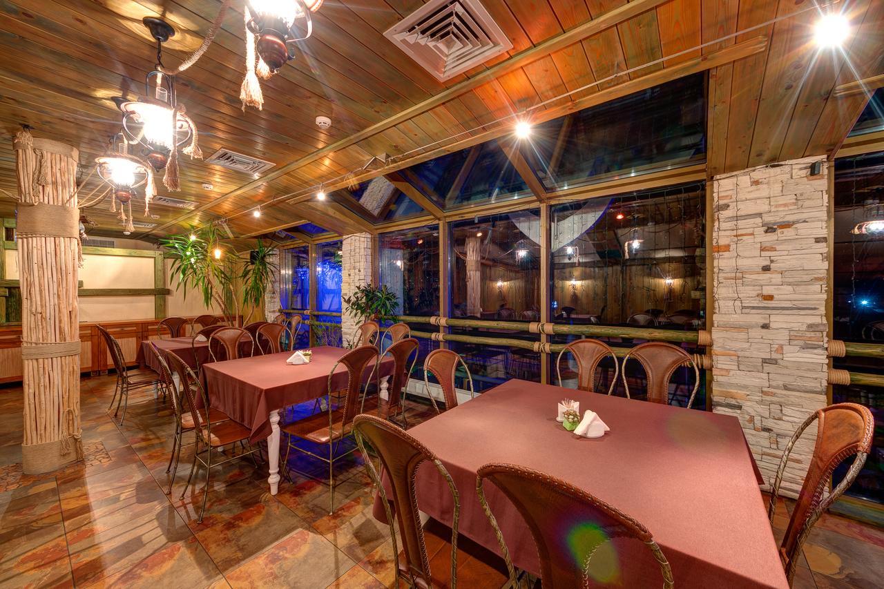 Slovyanka Hotel สลาฟสเก ภายนอก รูปภาพ